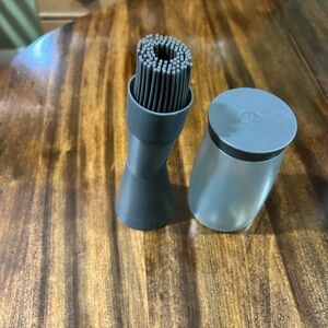 Pampered chef’s Gray Silicone Basting Brush with Container